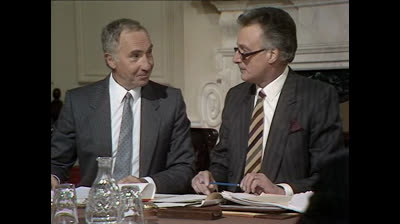 2x02. Secretos oficiales (Si, Ministro). Yes, Minister